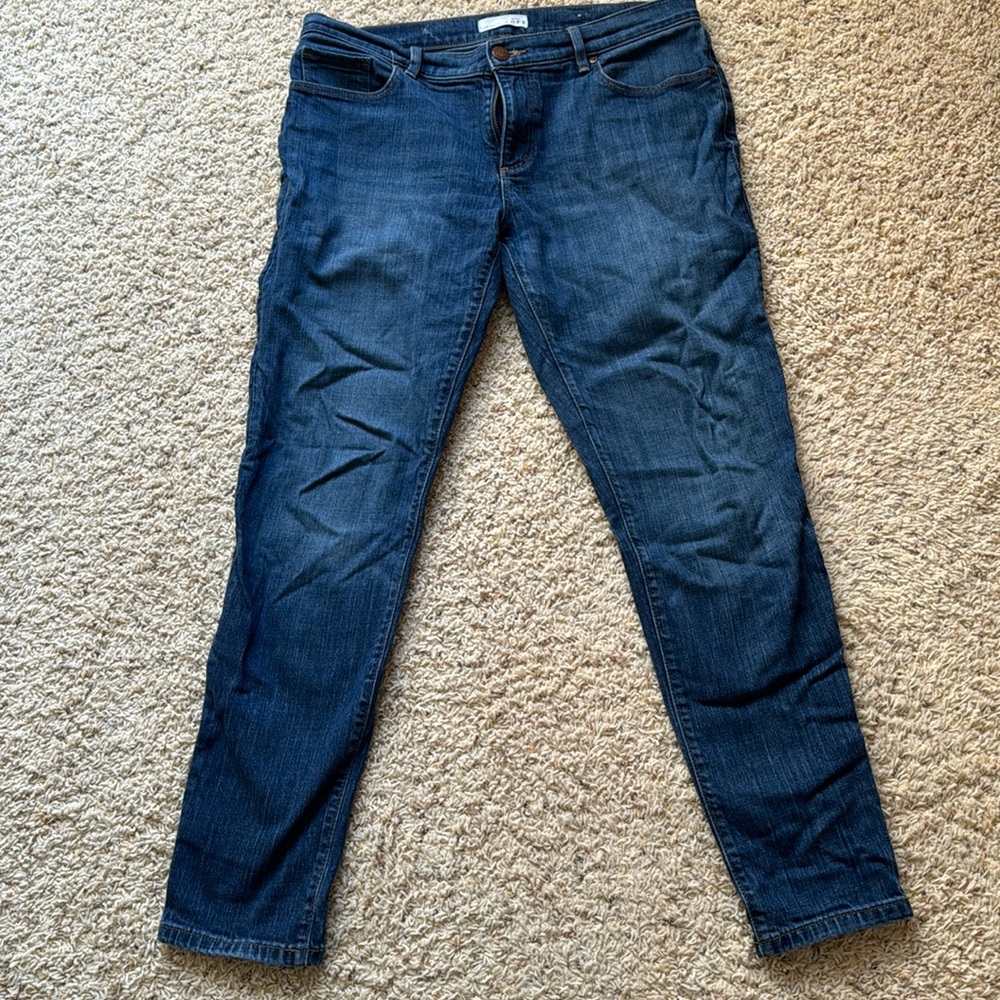 Loft Relaxed skinny jeans size 8